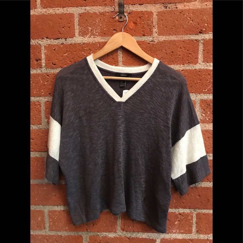 Junior V Neck cropped loose fit tee